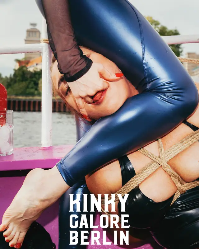 Прив’язана до річки — Kinky Galore, Берлін, 2024 — Фото: Alexandra S. Aderhold