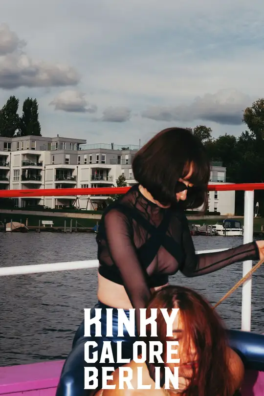 Джут на палубі, позаду — Шпрее — Kinky Galore, Берлін · 2024